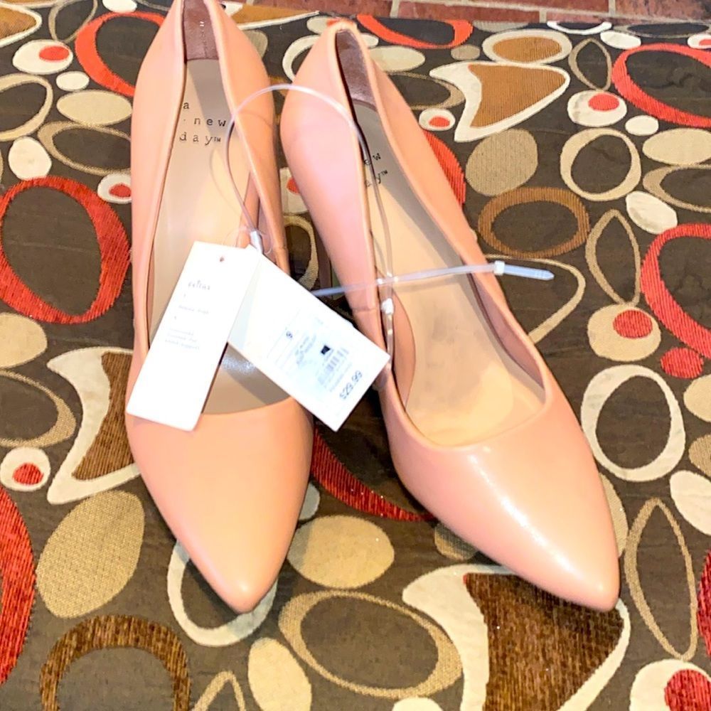 NWT Closed Toe Heels